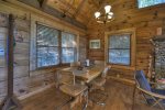 Ridgetop Pointaview - Entry Level Living Room / Dining Area